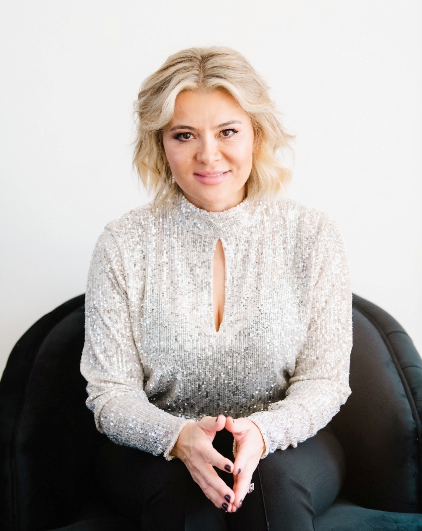 Online Business Coach Mary Henderson Mary Henderson - Hero Program Accelerator to Make Money While You Sleep
